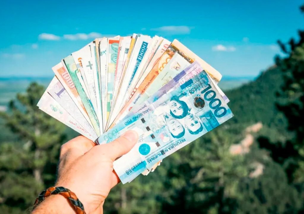 How to save money while travelling